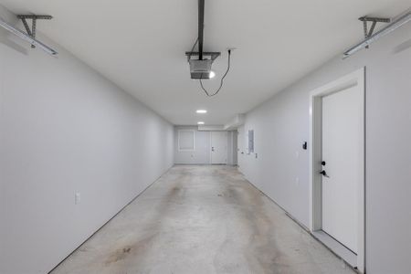 Townhouse Near Rec Centre - Photo 2