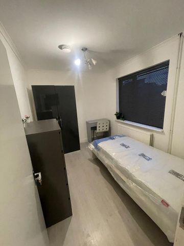 1 bedroom in a house share to rent - Photo 5
