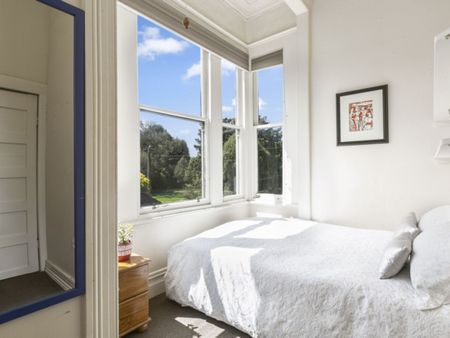 Rent Reduced - Close to Uni! - Photo 5