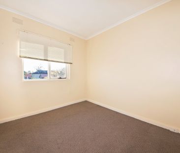 First Floor One Bedroom Apartment! - Photo 1