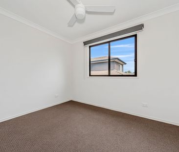 Spacious Private Townhouse in Prime Scarborough Location! - Photo 6