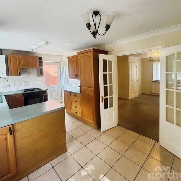 3 bedroom semi-detached house to rent - Photo 1