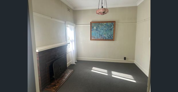 CHARMING INNER-CITY HOME - Photo 1