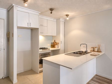 Modern Unit In Boutique Building - Photo 3