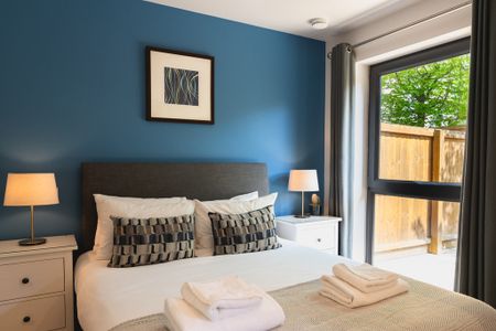 A fully furnished, one-bedroom apartment with a private balcony and allocated parking. Situated in central Cambridge and within walking distance to Cambridge train station. - Photo 4