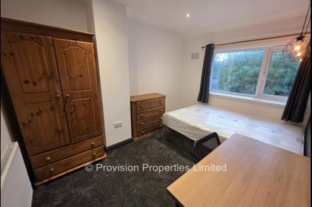 4 Bedroom Rentals in Leeds - Photo 5