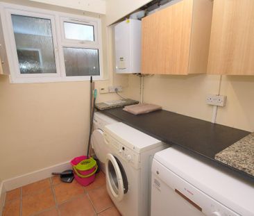 4 bedroom semi-detached house to rent - Photo 3