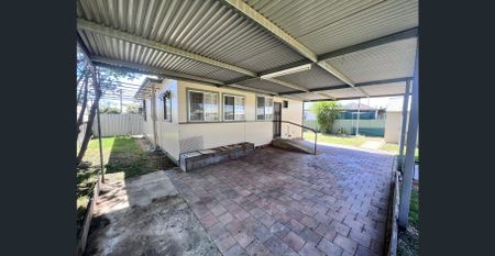 Three bedroom family home - Photo 2