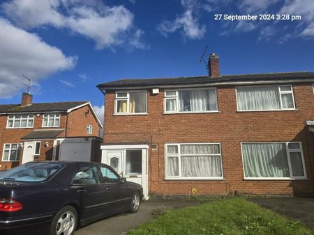 3 bedroom semi-detached house to rent - Photo 3