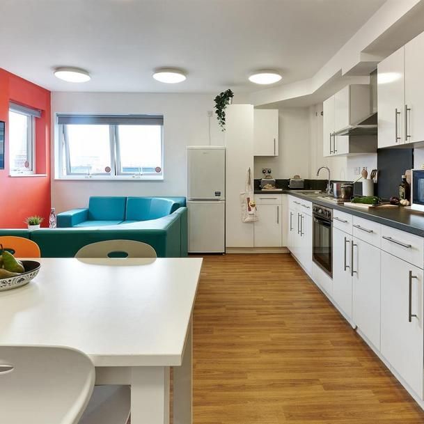 1 bedroom in a flat share to rent - Photo 1