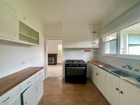 13 Dean Street, Belmont - Photo 4