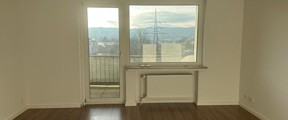 Gepflegte 2 - Zimmer Wohnung mit schönem Ausblick über Schwelm vom Balkon! (Bilder folgen) - Foto 1