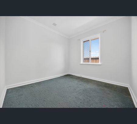4B Milton Place, Orelia, WA 6167 - Photo 2