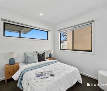 This stylish townhouse delivers an exceptional blend of space, comfort, and low-maintenance convenience in the heart of Braybrook. - Photo 5