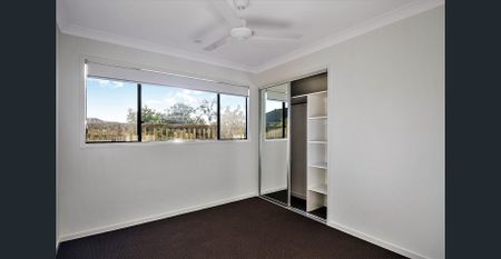 Low-Maintenance Living in a Modern Flagstone Pocket - Photo 3