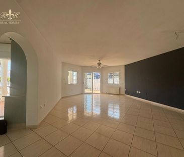 Chalet en alquiler por largas estancias en el centro de Alfaz del Pi. - Photo 2