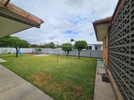 7 Mulqueeny Street, Wodonga VIC 3690 - House For Rent | Domain - Photo 5