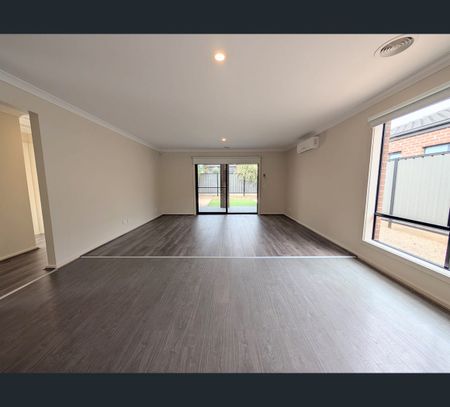 70 Streamside Drive, Craigieburn, Vic 3064 - Photo 5