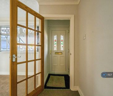 2 bedroom semi-detached house to rent - Photo 5