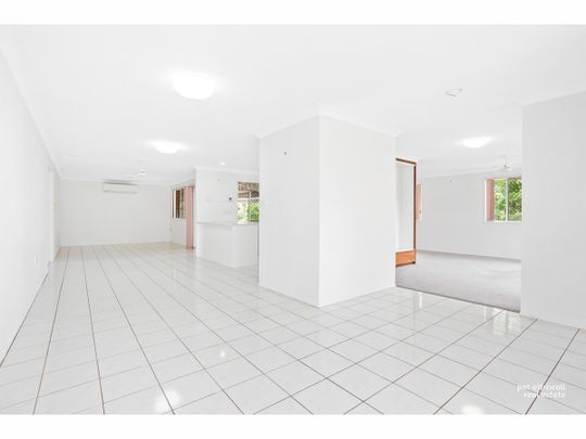 27 Gremalis Drive, Parkhurst - Photo 1