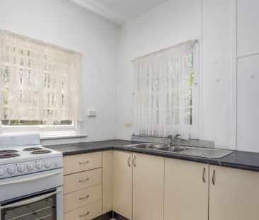 COTTAGE IN PRIME POSITION - Photo 2