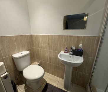 3 bedroom semi-detached house to rent - Photo 2