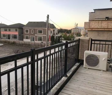 For Lease - 9472 Bayview Avenue Unit# Coach, Richmond Hill, Ontario - Photo 2