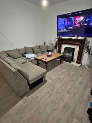 5 Bed Semi-Detached House, Moorgate Road, S60 - Photo 1