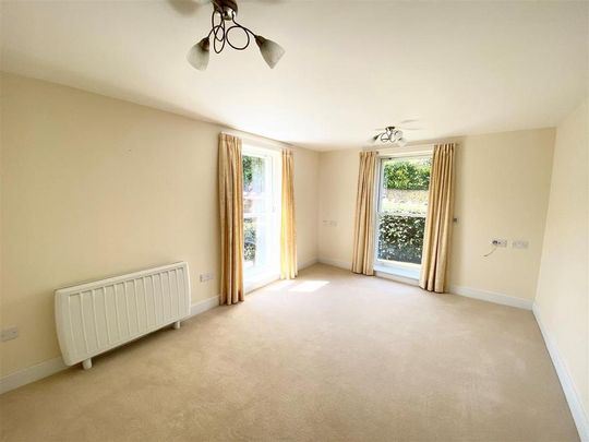 2 bedroom retirement property to rent - Photo 1