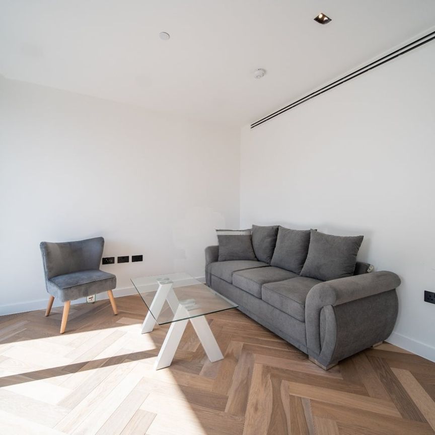 3 Bed Flat, Cluny Mews, SW5 - Photo 1