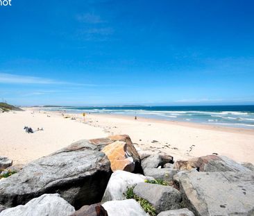 Modern Near-New Apartment in Prime Caringbah Location - Photo 2