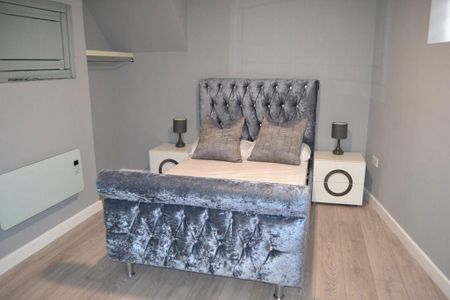 3 bedroom flat to rent - Photo 5