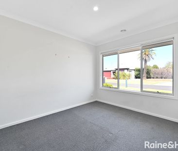 Spacious Family Living in a Prime Point Cook Location - Photo 1