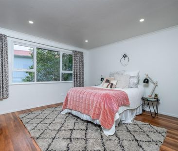 52 Kiwi Crescent, Tawa - Photo 2