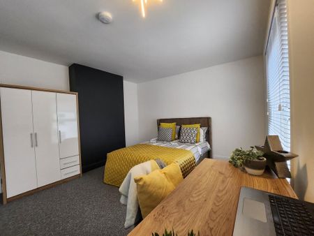 1 bedroom in a house share to rent - Photo 2