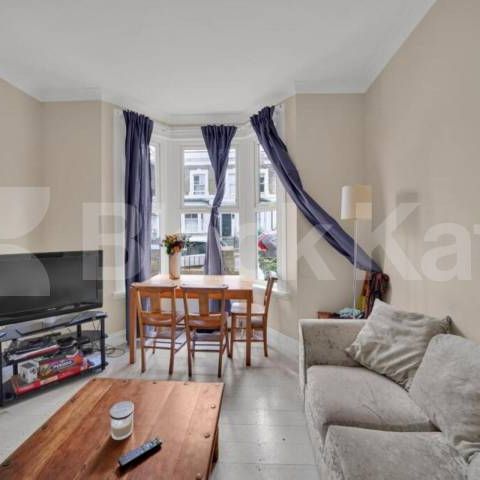 Spacious 6-Bedroom House – Perfect for Students & Professional Sharers - Photo 1