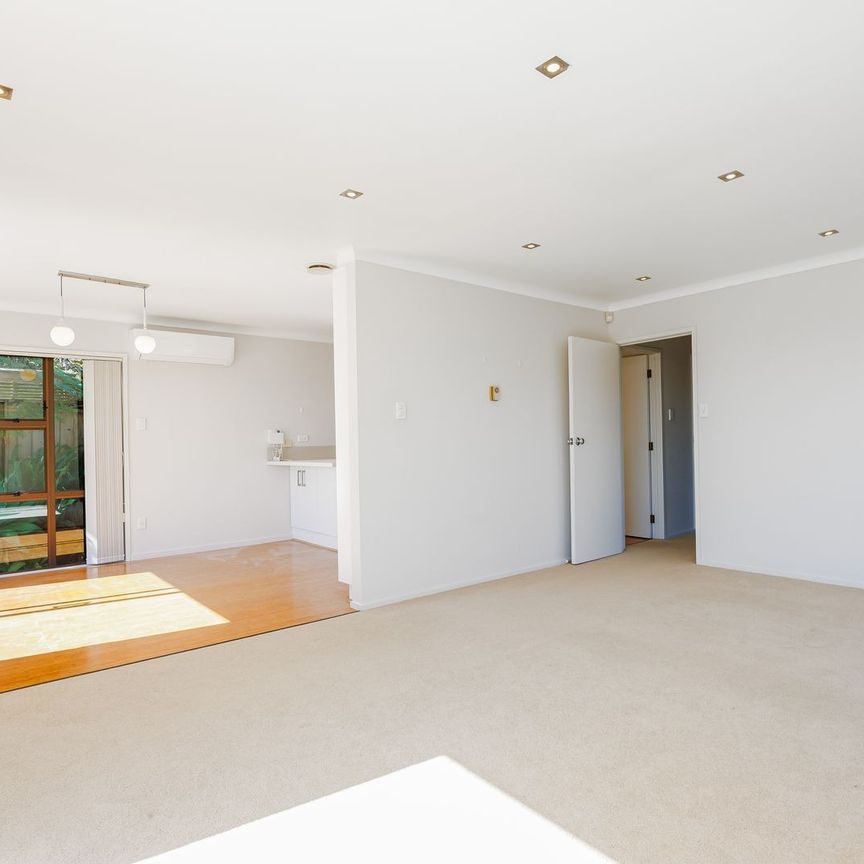 Oustanding three bedrooms with two bathrooms - Photo 1