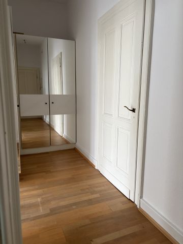 2-Zimmer Altbau mit Balkon zum Verlieben: Renoviert in Pempelfort! - Photo 3