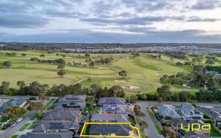 Spacious Family Home in Cranbourne West - Photo 4