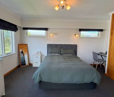 Spacious and Versatile Three-Bedroom Home for Rent – A Must-See! - Photo 1