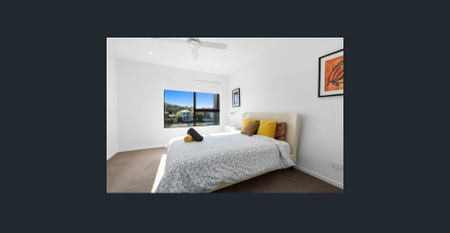 Luxury Waterfront Living at Cova, Hope Island - Fully Furnished - Photo 5