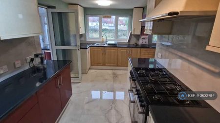 1 bedroom in a house share to rent - Photo 5