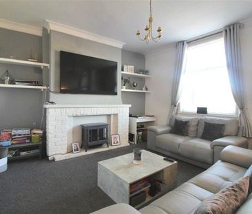 3 Bedroom Semi Detached To Let - Photo 2