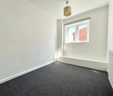 2 Bedroom Flat - Purpose Built To Let - Photo 4