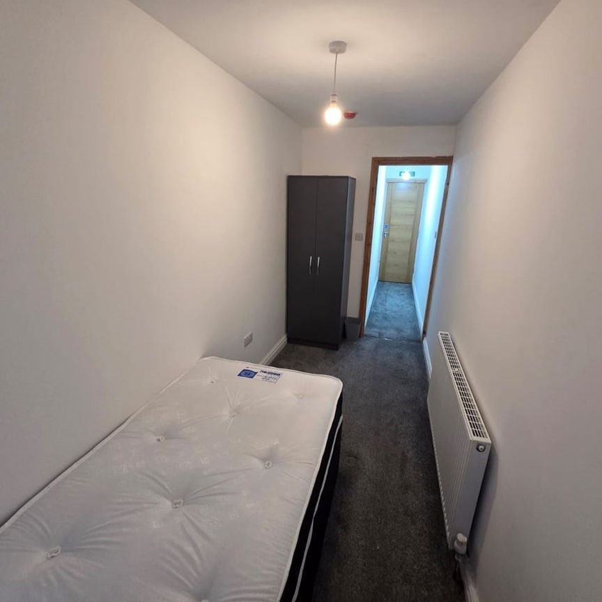 Room in a Shared House, South Road, B18 - Photo 1