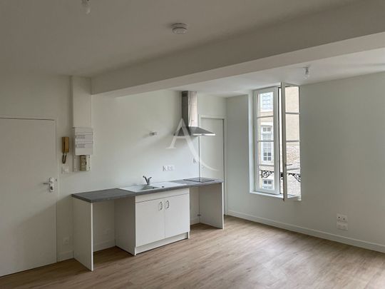Location Appartement 1 pièce 28m² FONTENAY LE COMTE 85200 - Photo 1