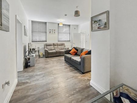 high-quality, turnkey home by the sea. - Photo 4