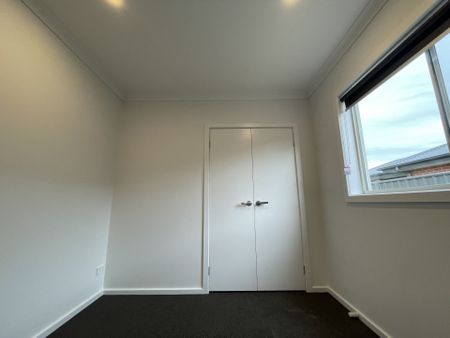 THREE BEDROOM HOME - LOW MAINTENANCE! - Photo 2