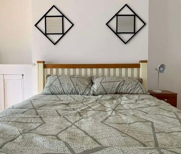 Foster St // Bed // Aug, LN5 - Photo 3