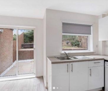 2 bedroom semi-detached house to rent - Photo 6